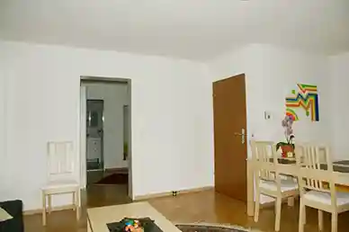 Eingang und zum Schlafraum
